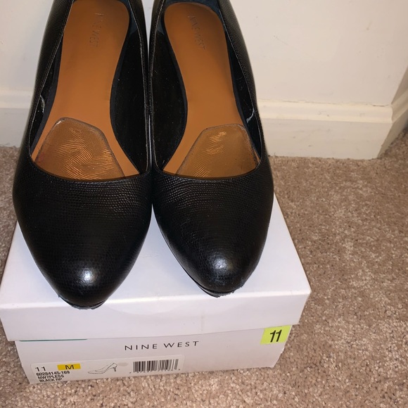 📍FINAL REDUCTION📍 Nine West black heels - Picture 2 of 5